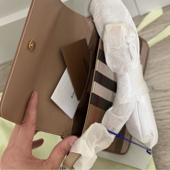 Burberry Ls New Hampshire chestnut beige bag - Picture 2 of 4